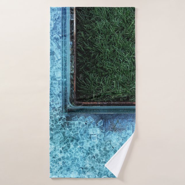Foto de hierbas verdes cerca de los azulejos (Toalla de baño)