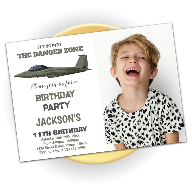 Foto de invitaciones a cumpleaños Green Dark Fight (Green Dark Fighter Jet Birthday Invitations Photo)