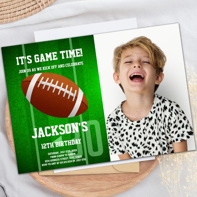 Foto de invitaciones al cumpleaños del partido Gre (Green Big Ball Football Birthday Invitations photo)