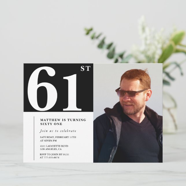 Foto de invitaciones de cumpleaños 61 en blanco y  (Anverso de pie)