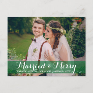 Foto de la pareja de casados y merry con tarjeta p