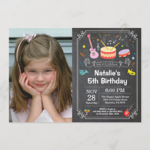 Foto de la pizarra de la invitación de la fiesta