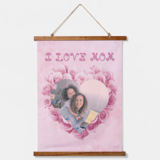 Foto de mamá de San Valentín colgando tapiz