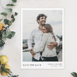 Foto de Moda simple Guardar la invitación de boda<br><div class="desc">Esta sencilla y moderna moda foto boda ahorra la fecha de la planilla de la tarjeta plana características SAVE THE DATE y tus nombres y fecha debajo de tu foto. Puede elegir cambiar el tipo de letra, puntuación o color utilizado para varios elementos de texto de este diseño en la...</div>