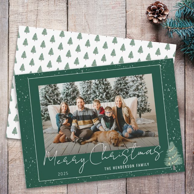 Foto de Navidad de bosque con acuarela moderna y n (Modern woodland snow christmas family photo green & white stylish whimsical script holiday flat card)