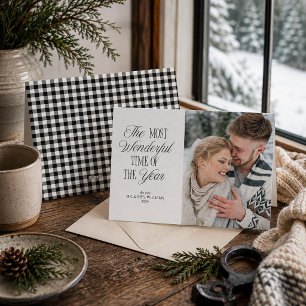 Foto de Navidad de recién casados en cuadros negro
