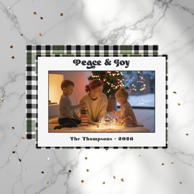 Foto de Navidad en negro y blanco de cuadros escoc (Peace & Joy Black and White Plaid Christmas Photo Holiday Card)