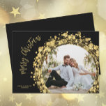 Foto de Navidad Gold y Black Merry<br><div class="desc">Círculos de oro, estrellas y puntos coronaron sobre un fondo negro alrededor de tu foto favorita con tus nombres y Feliz Navidad con letras de moda, una hermosa manera de enviar alegría por las vacaciones. *UTILIZAR UNA FOTO HORIZONTAL para obtener los mejores resultados o recortar tu foto a un cuadrado...</div>