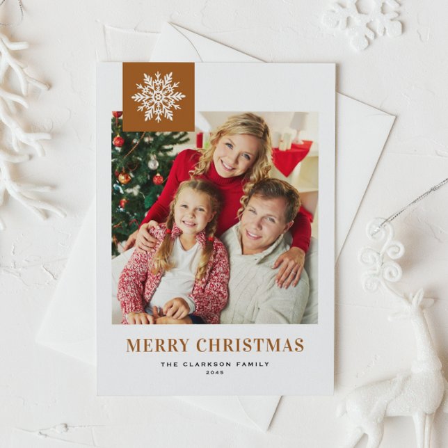 Foto de Navidad naranja quemada con copo de nieve  (Burnt orange photo Christmas postcard featuring a whimsical white snowflakes.)