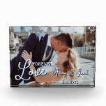 Foto de pareja romántica con nombres<br><div class="desc">Hermosa,  romántica y moderna plantilla de fotos con personalizar de pareja de fotos con nombres y año establecido,  regalos perfectos para recién casados,  parejas en general,  para celebrar nuevo hogar,  aniversarios y reuniones familiares.</div>