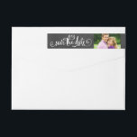 Foto de pizarrón de guiones rusos Guardar la fecha<br><div class="desc">Boda personalizada guardar la fecha ajuste de fecha etiquetas de dirección de retorno característica "Guardar la fecha" diseño de texto de script blanco con espacio para una foto y dirección de retorno. El fondo tiene un estilo de pizarra negra con textura.</div>