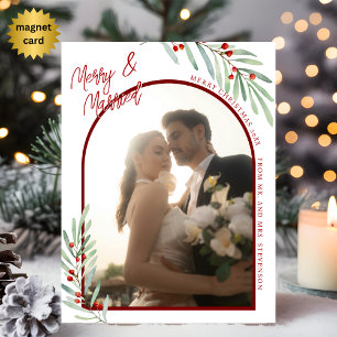 Foto de recién casados bajo muérdago Tarjeta de im