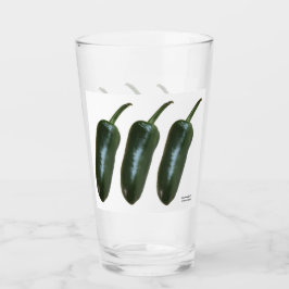 Foto de tres pimientos jalapeno verde frescos