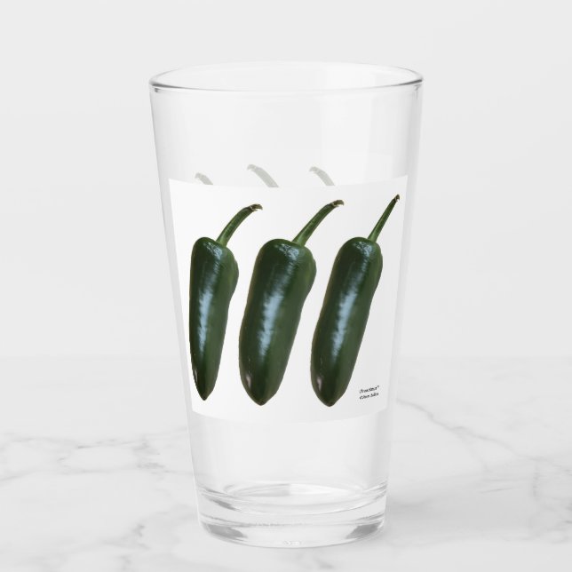 Foto de tres pimientos jalapeno verde frescos (Anverso)