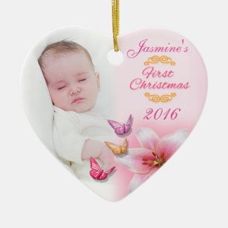 Foto de una niña pequeña Primera decoración navide