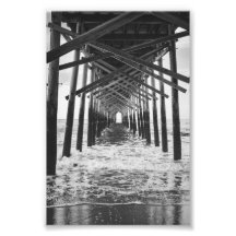 Debajo de Ocean Isle Fishing Pier Black White
