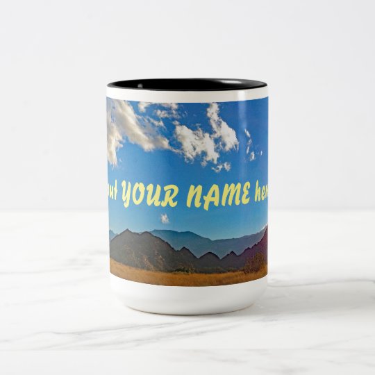 Foto del camino del desierto en la taza de café -