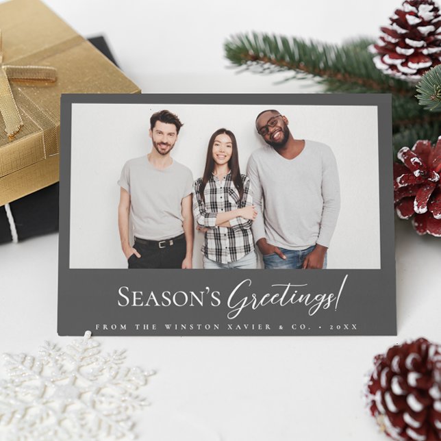 Foto del equipo de Mod Gray Business Navidad (Modern grey season's greetings holiday staff photo card)