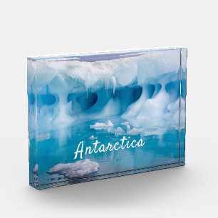 Foto del iceberg de la Antártida con texto