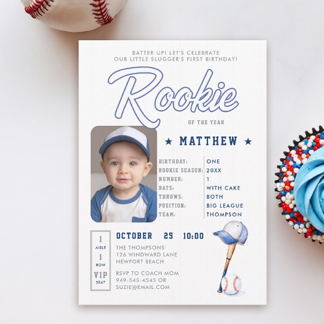 Foto del niño de la tarjeta de estatus Rookie de b (rookie of the year 1st birthday invite boy baseball theme sports player stats card ticket blue card)