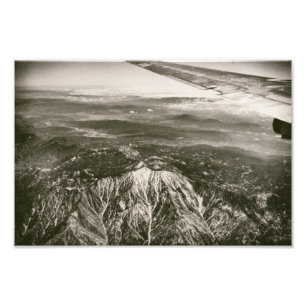 Foto Disparo aéreo sobre montañas nevadas
