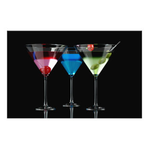Foto Distintos cócteles con gafas de martini en negro
