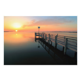 Foto Dock en las aguas del atardecer