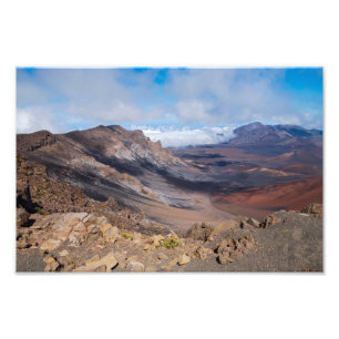 Foto dominando el cráter haleakala desde la llanta