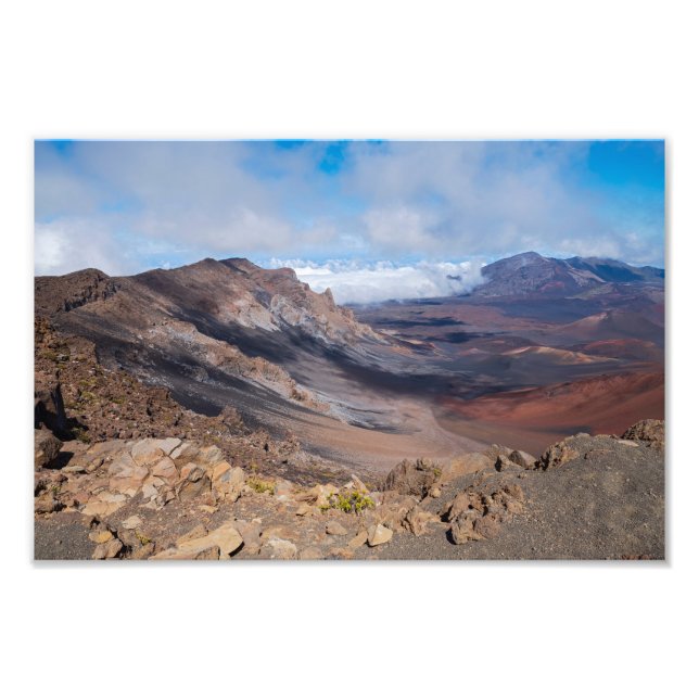 Foto dominando el cráter haleakala desde la llanta (Frente)