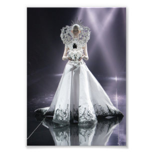 Foto Dramática mujer blanca de origen haitiano en espar