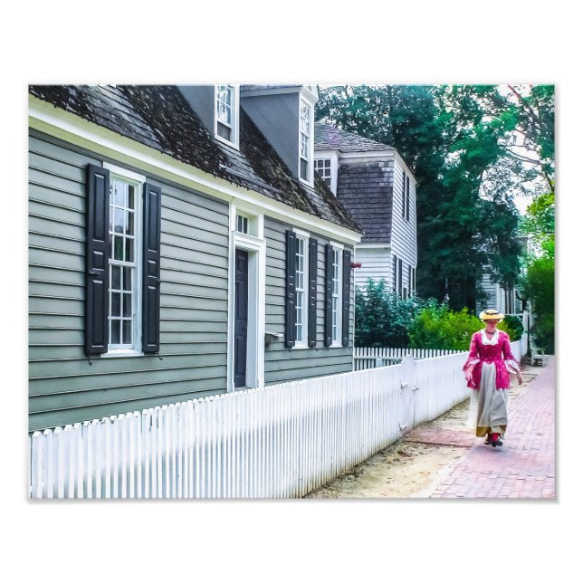 Foto DSC02376-Dama Colonial caminando (Frente)