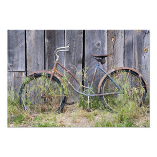 Foto EE. UU., Oregón, Bend. Una vieja bicicleta destart