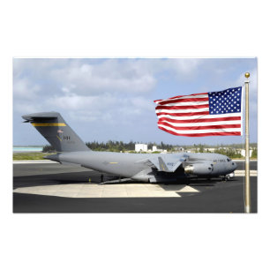 Foto El C-17 Globemaster III se sienta en la línea de v