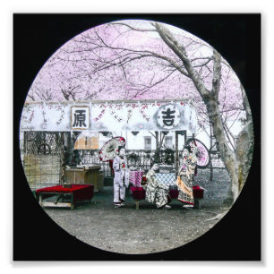 Foto El geisha japonés del vintage se sienta debajo de