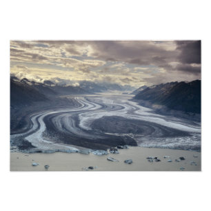 Foto El glaciar Lowell desemboca en el río Alsek en