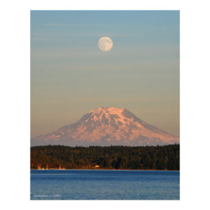 Foto El Monte Rainier con la Luna Llena