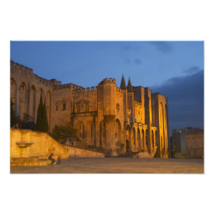 Foto El Palacio del Papa en Aviñón al atardecer. Constr