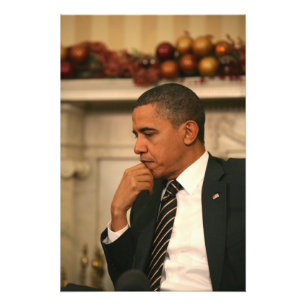 Foto El presidente Barack Obama reflexiona mientras se 