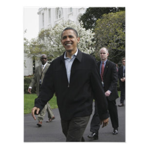 Foto El presidente Obama camina hacia la cancha de balo