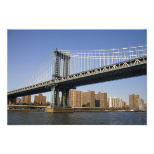 Foto El puente de Manhattan que atraviesa el río East 2