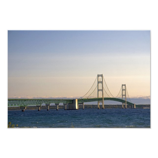 Foto El puente Mackinac que recorre los estrechos de 2 (Frente)