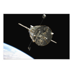 Foto El telescopio espacial Hubble en órbita sobre la T