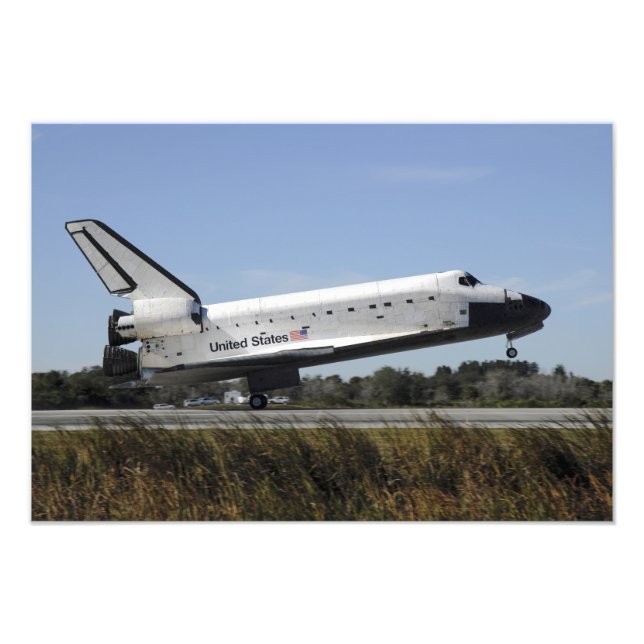 Foto El transbordador espacial Atlantis baja (Frente)