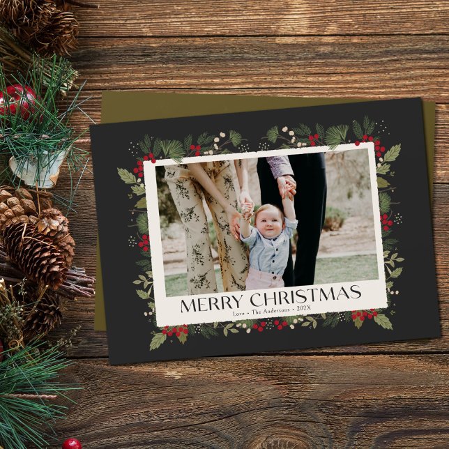 foto elegante de Navidad de invierno de acebo botá (Holly Botanical Merry Christmas invitation. moody foliage photo card)