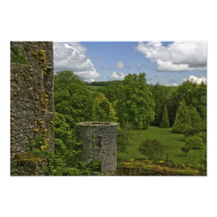 Foto En Irlanda, en Blarney Castle una torre de piedra