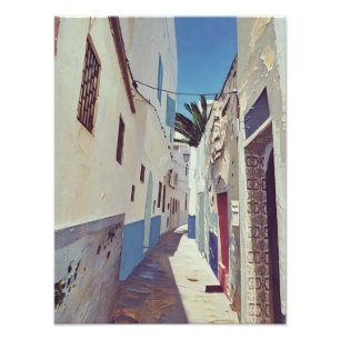 Foto Encantador callejón estrecho a la luz del sol