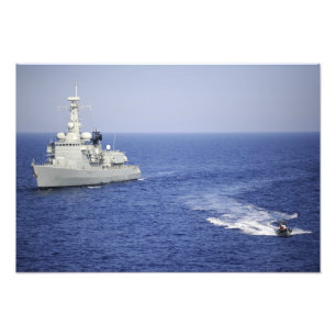 Foto Equipo de la marina portuguesa en un bote inflable