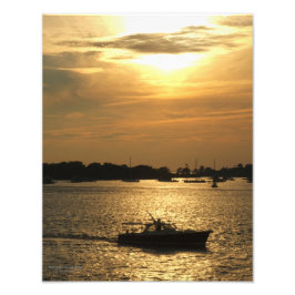 Foto Escena De Barco En El Puerto Detrás De Las Nubes