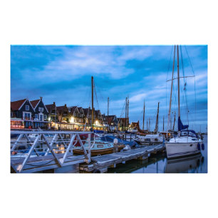 Foto Escena nocturna de la ciudad pesquera tradicional