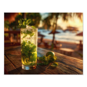 Foto Escena paradisíaca de palmera con mojito al atarde